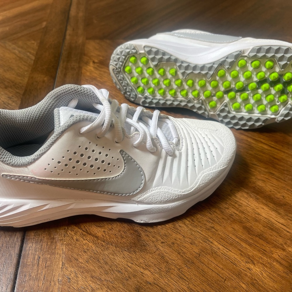 Nike Alpha Huarache 3TF, White Smokey Grey size 2Y. Softball/baseball, like new